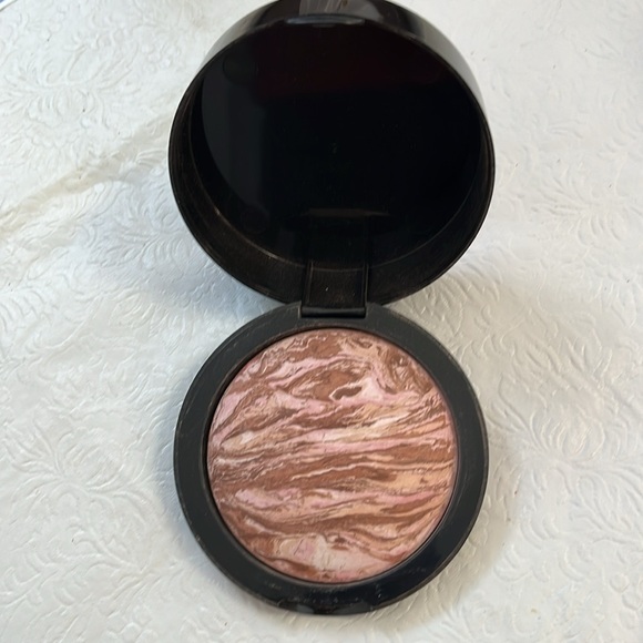 Laura Geller Bronze-n-Brighten Baked Bronzer - Bronze - Picture 4 of 4